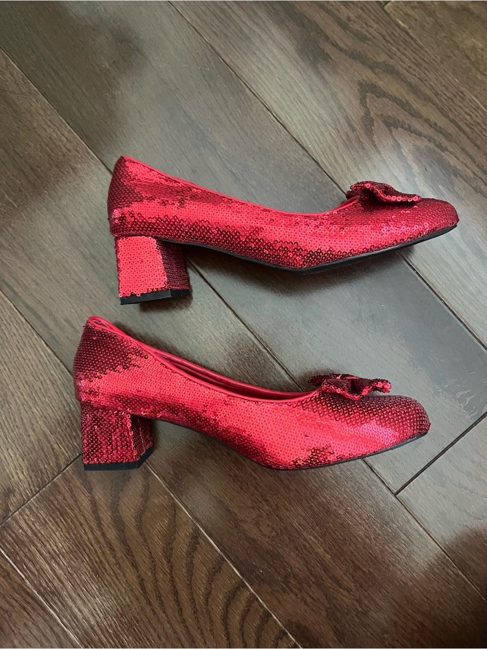 Women’s Red Sequin Bow Pumps - Dorothy from Wizard of Oz - Picture 3 of 4